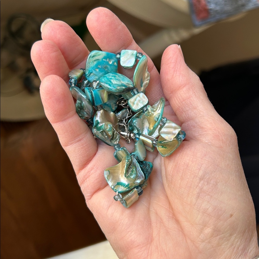 Turquoise Shell Necklace - Picture 4 of 4